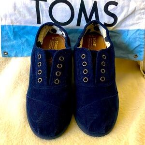 Toms Shoes Size 6 Youth